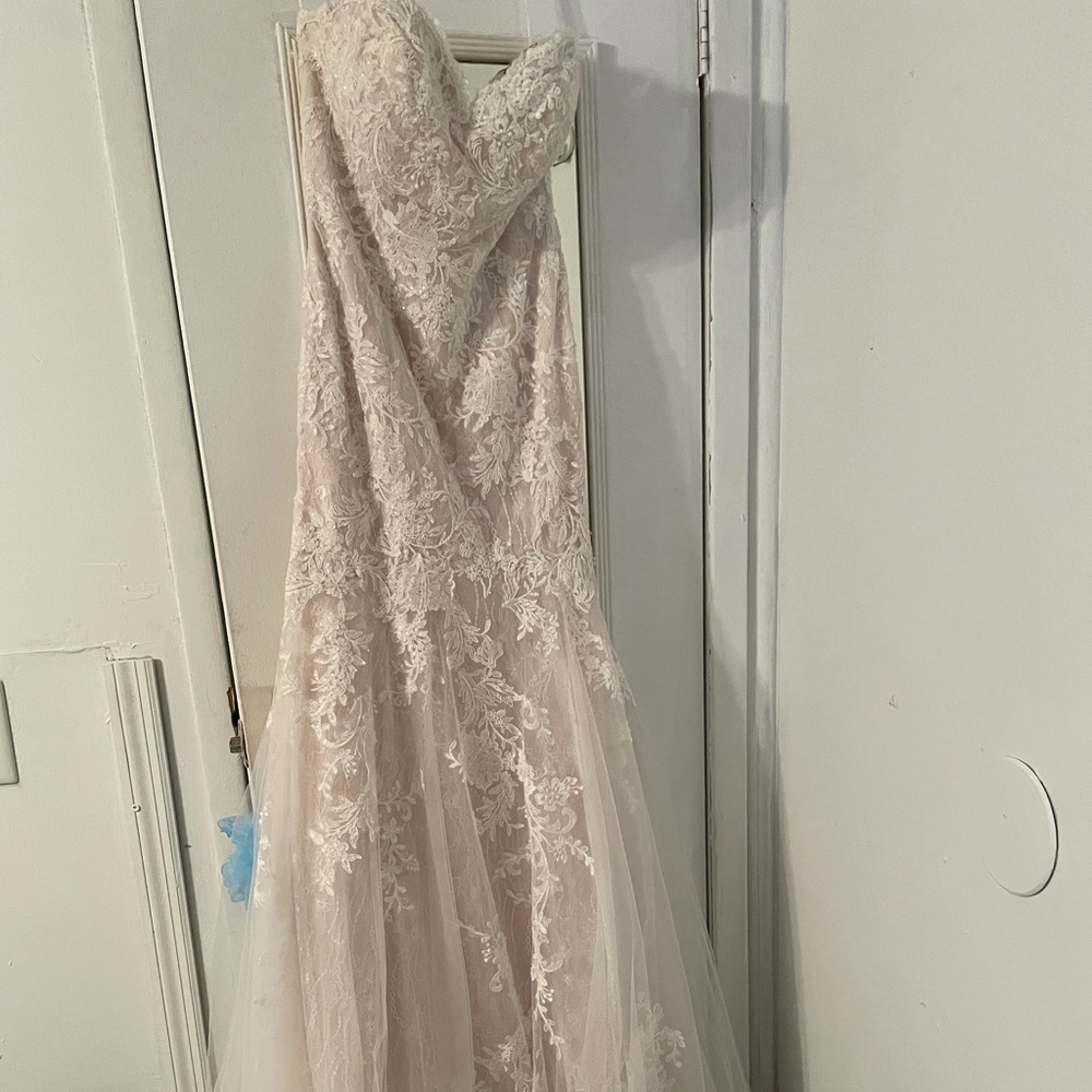 *NEW* Ivory Fishtail Wedding Dress